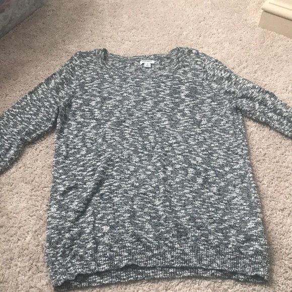 Black and white old navy sweater - Picture 1 of 3